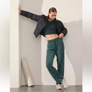 Athleta Women’s Seasoft Mid Rise Straight Leg Pant in Cypress Green size XL